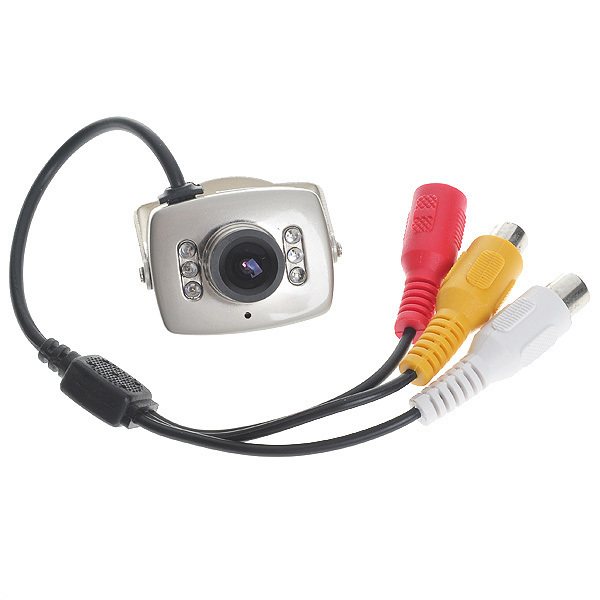 กล้องวงจรซีมอสสีกับ 6-IR LED คืนวิสัยทัศน์ และเจ้าของบูธ (เพื่อน)