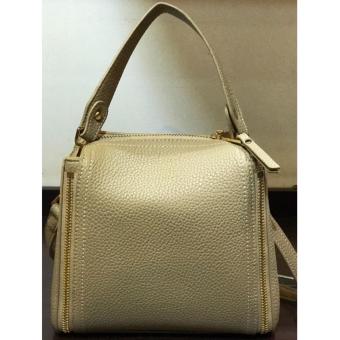 อยากขาย Yumi กระเป๋าสะพายข้าง กระเป๋าหนัง PU No.33071 สีน้ำตาล Khaki ต้องการขาย Yumi กระเป๋าสะพายข้าง กระเป๋าหนัง PU No.33071 สีน้ำตาล Khaki